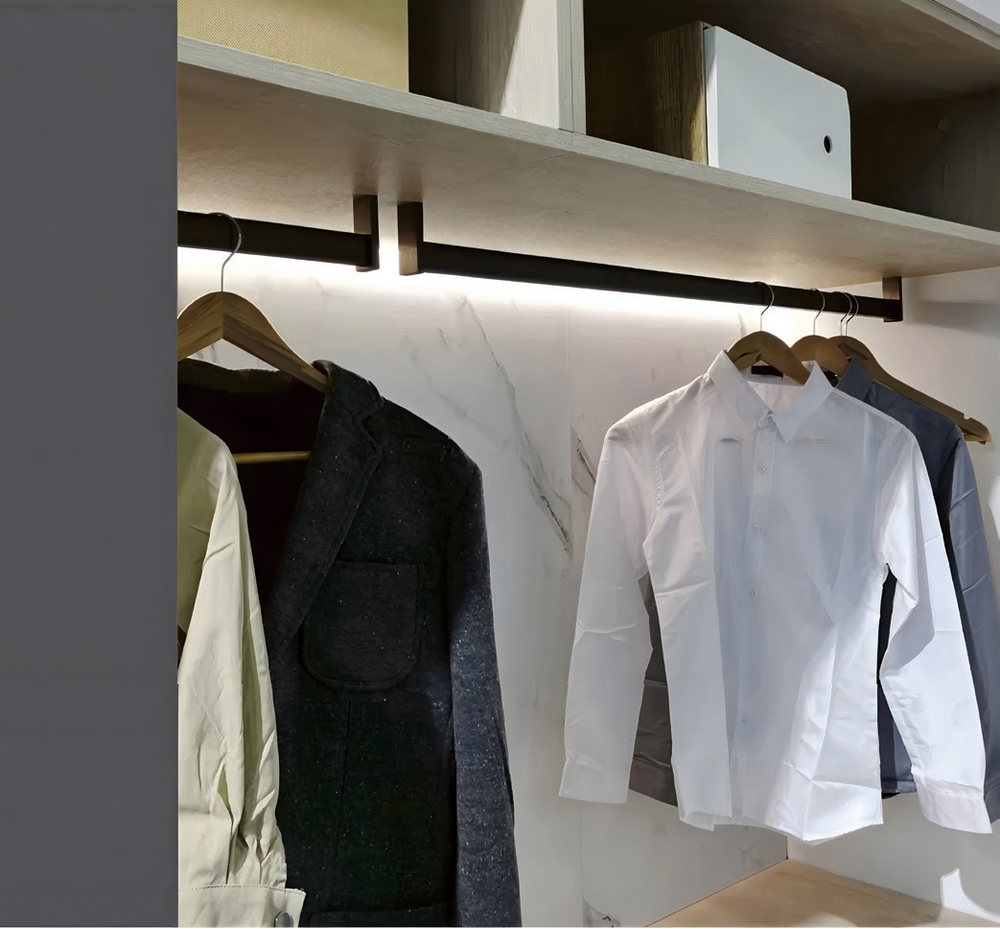 Rechargeable human body sensing wardrobe tube lamp